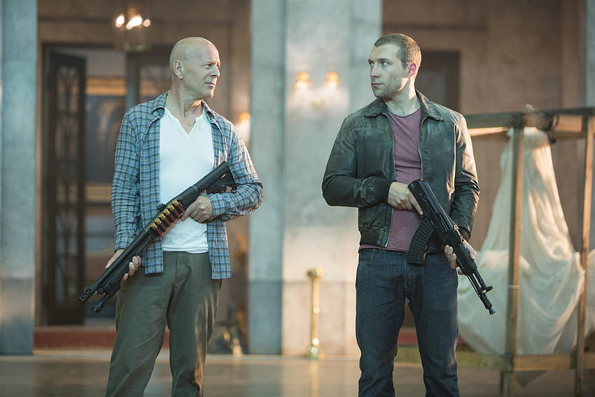Bruce Willis como John McClane e Jai Courtney como Jack McClane em A Good Day to Die Hard, die hard bruce willis papel de parede HD