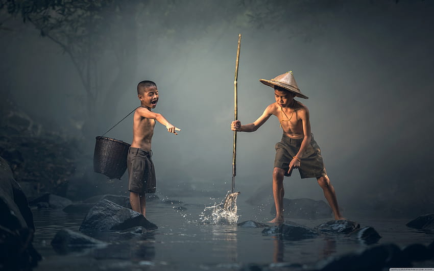 Boy Catching Fish with a Spear Ultra Backgrounds, chinese boys HD wallpaper