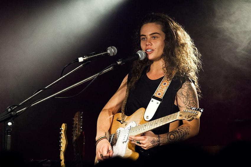 Getting Loopy with Tash Sultana HD wallpaper