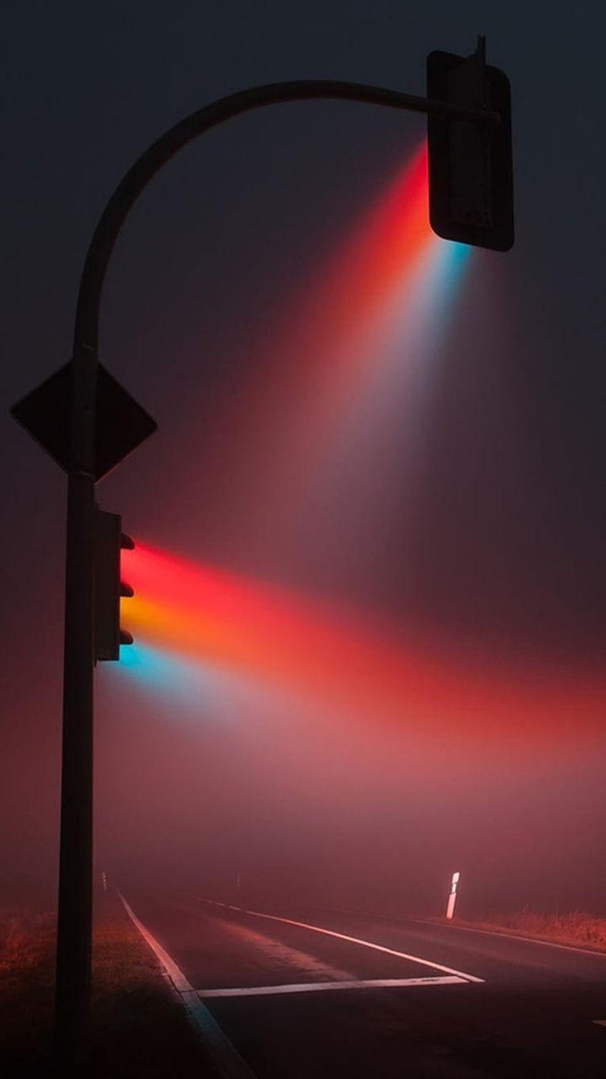 Lampu lalu lintas berwarna-warni di malam hari. Lampu Kota iPhone, lampu jalan wallpaper ponsel HD