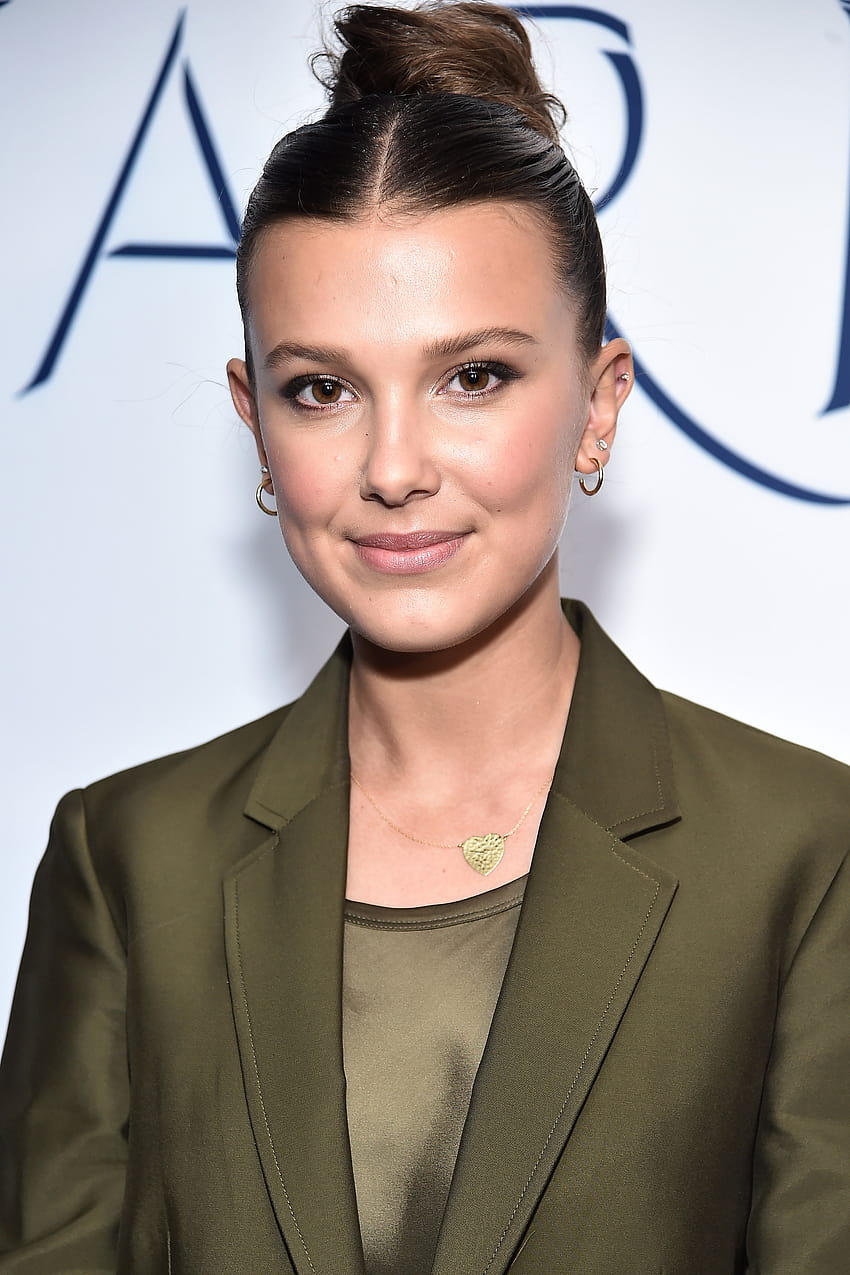 Millie Bobby Brown ditches her brunette hair for blonde, millie bobby 2022 HD phone wallpaper