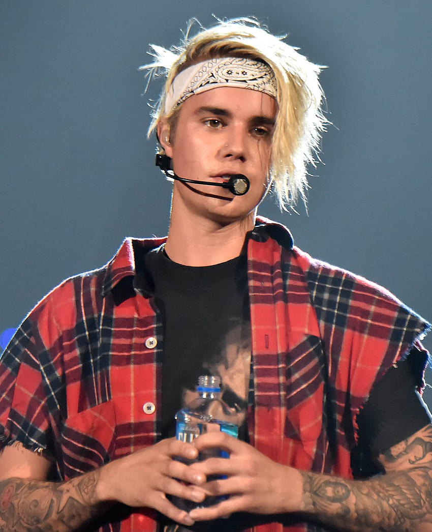 Justin Bieber new hairstyle looks weird as singer turns up late for concert  in Germany - Mirror Online