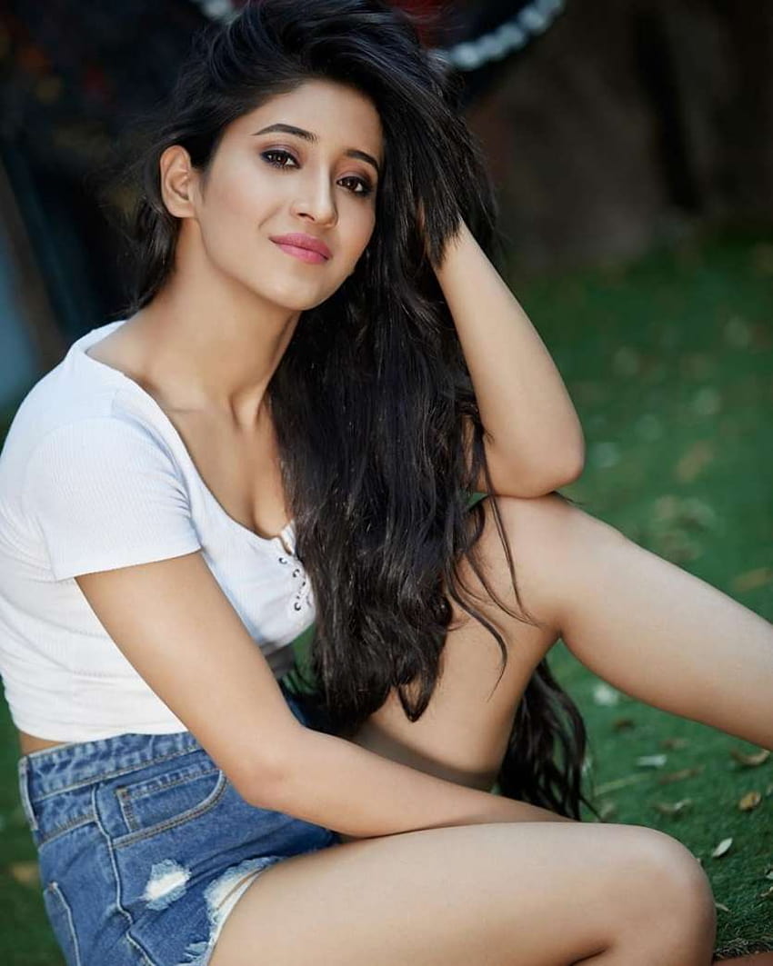 Happy Birtay Shivangi Joshi: Gorgeous of the actress which will leave you in awe of her beauty, shivangi joshi mobile HD phone wallpaper