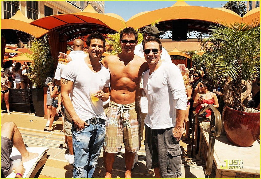 Nick Lachey: Shirtless Bachelor Party with 98 Degrees Guys!:, drew lachey HD wallpaper
