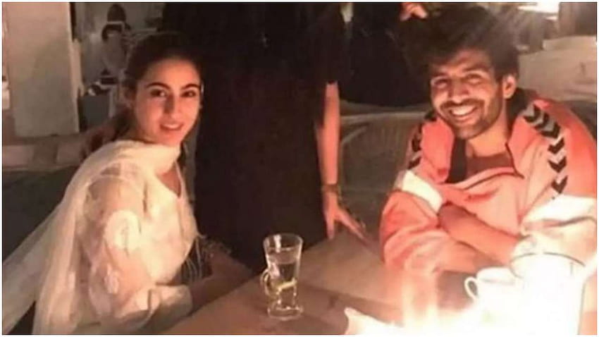 Kartik Aaryan e Sara Ali Khan vanno a cena a lume di candela a Delhi realizzando il suo sogno; vedi virale Sfondo HD