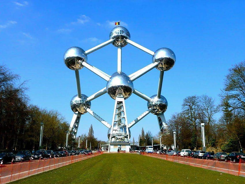 El Atomium en Bruselas, Bélgica fondo de pantalla