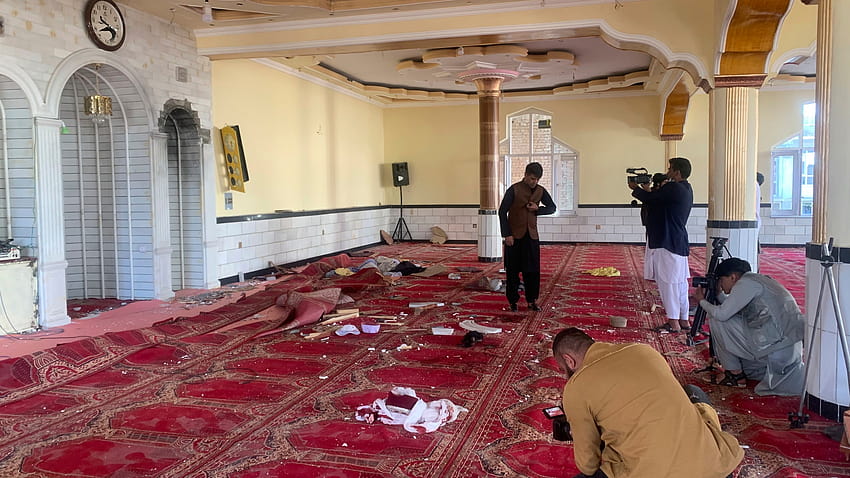 La police afghane affirme que l'attentat à la bombe contre la mosquée de Kaboul a tué 12 fidèles Fond d'écran HD
