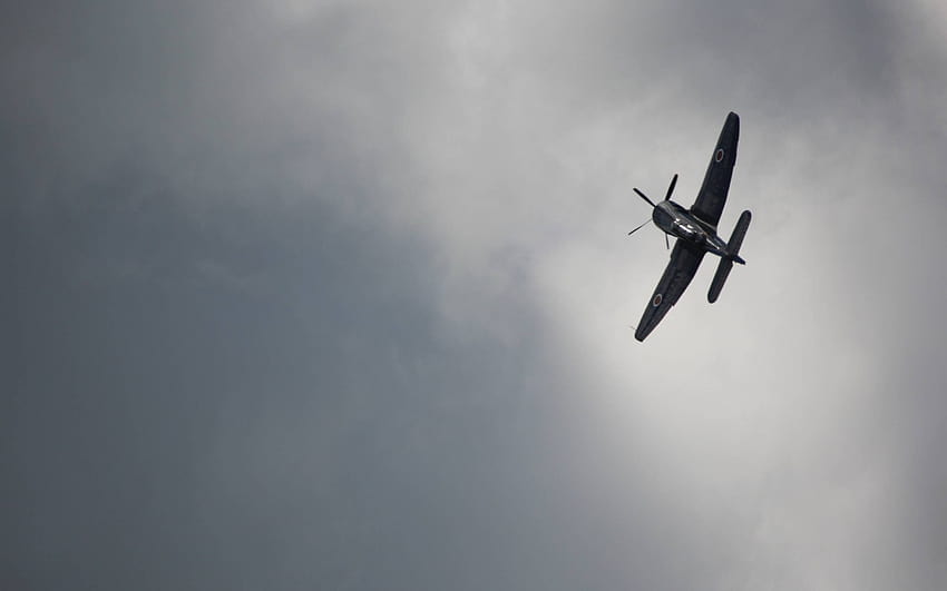 Samoloty śmigłowe Samolot pochmurny Tapeta HD
