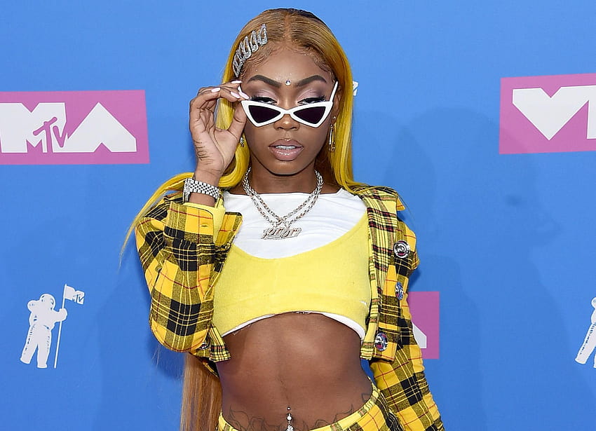 Summer Road Trip Songs: Madison Beer And More VMAs Attendees Share, asian doll rapper HD wallpaper