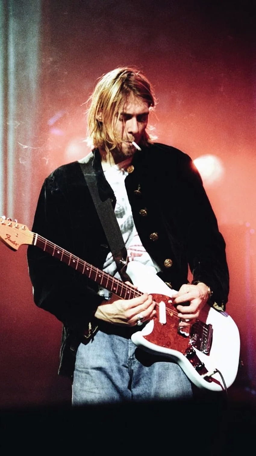 Kurt Cobain tocando Fender, kurt cobain guitarra tumblr fondo de pantalla del teléfono
