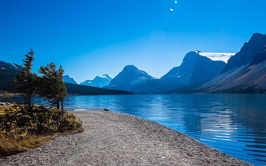 Bow Gölü, sahil, dağlar, yaz, Banff Ulusal Parkı, Alberta, Kanada, çözünürlük 1920x1200. Yüksek Kalite, göl kıyısı HD duvar kağıdı