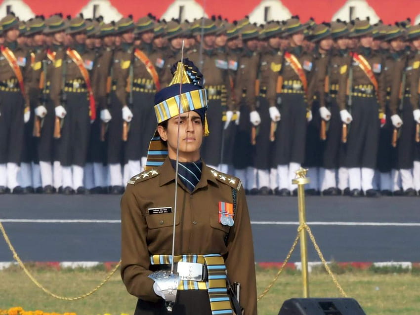 Kim jest kapitan Tania Shergill, indyjska parada wojskowa Tapeta HD