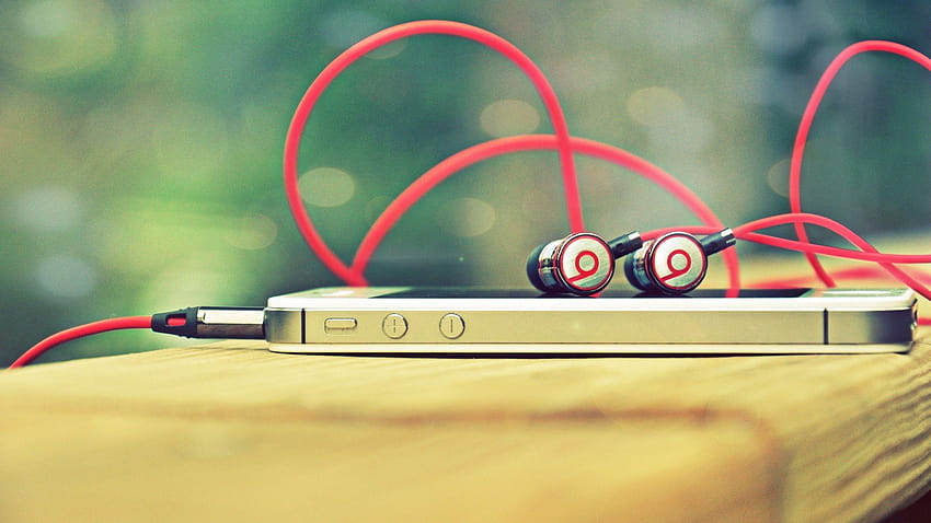 Schwarzer und roter Beats-Kopfhörer und weißes iPhone 4S, für iPhone 4s HD-Hintergrundbild