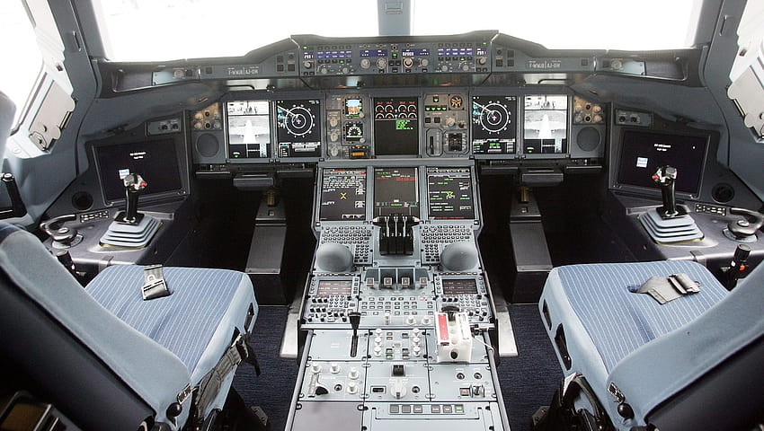 Ask the Captain: How has technology changed a pilot's job?, piloting skills HD wallpaper
