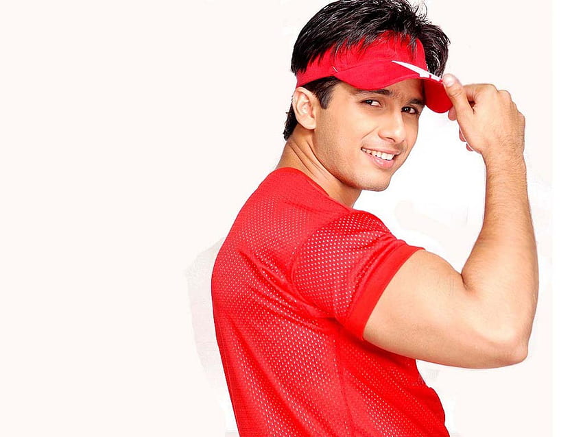 Shahid Kapoor In Red Shirts HD wallpaper