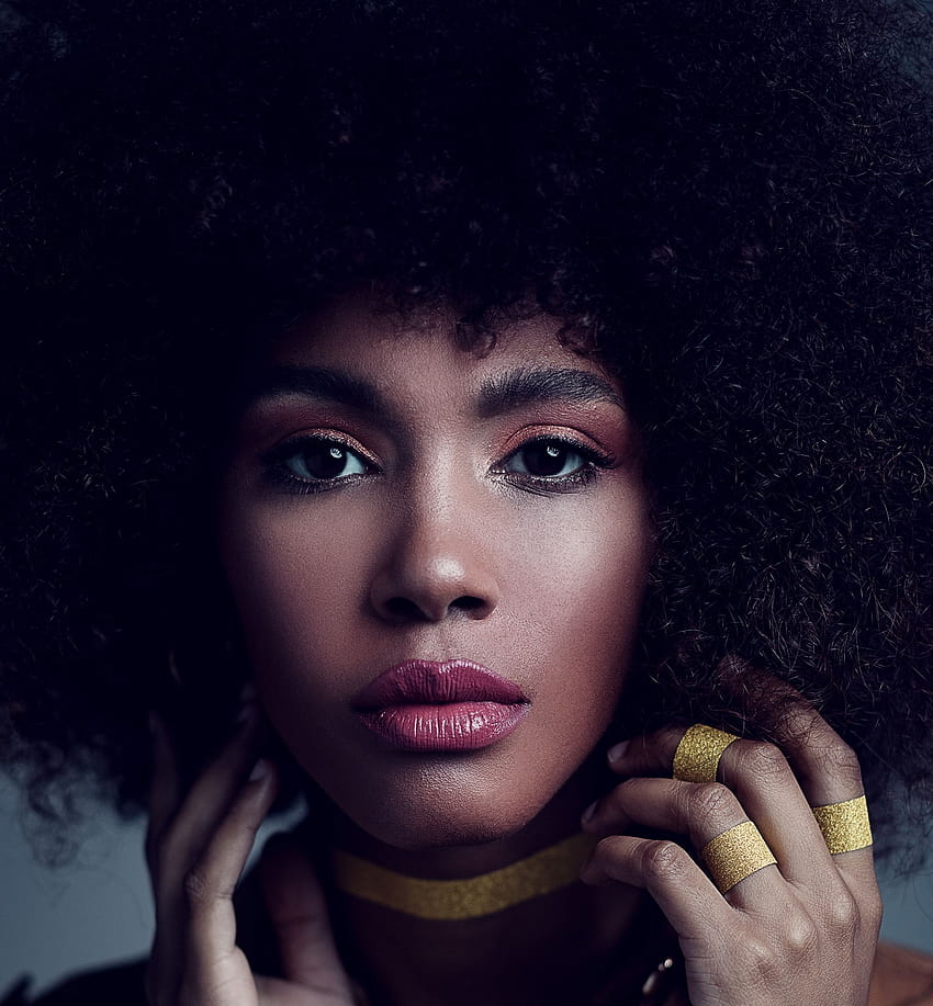 Linda jovem negra com cabelo afro · Estoque, cabelo feminino africano Papel de parede de celular HD