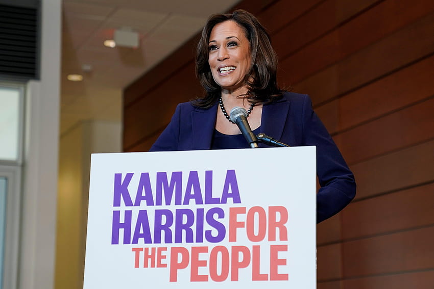 La senadora demócrata estadounidense Kamala Harris salta al 2020 White fondo de pantalla