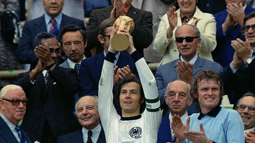 Recuerdo de la Copa Mundial de la FIFA: Beckenbauer gana la Copa Mundial como jugador y, franz beckenbauer fondo de pantalla