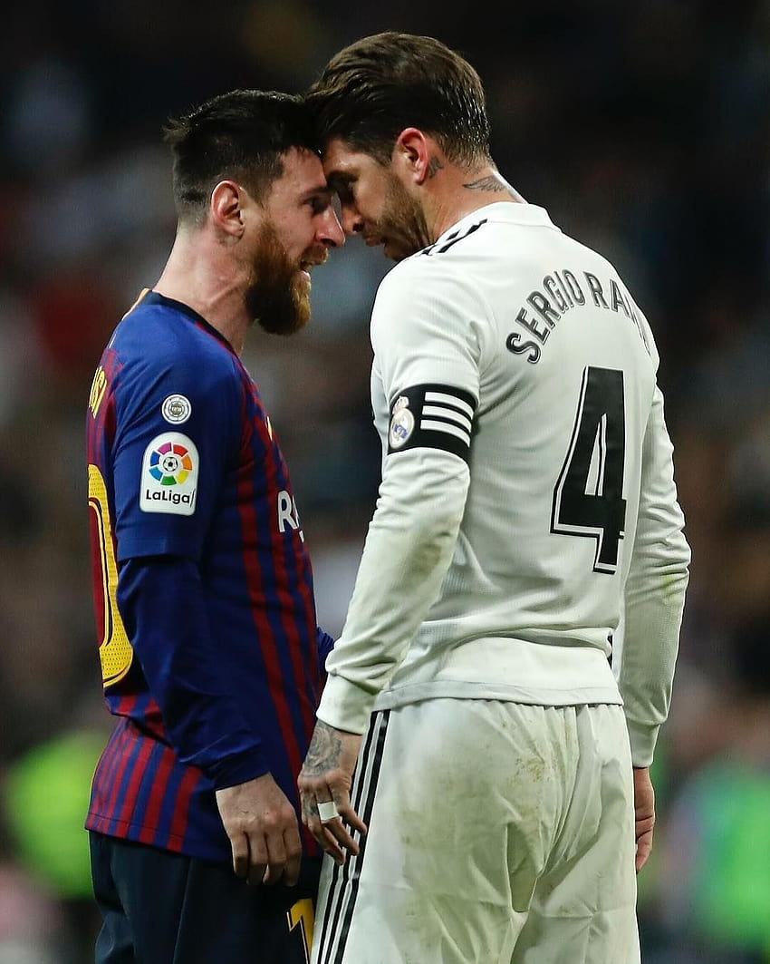 Messi & Ramos squaring up. Messi has a lot of balls, messi vs ramos HD phone wallpaper
