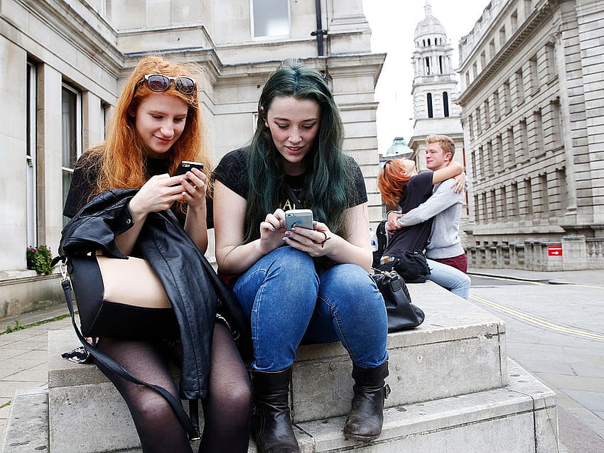 Gen Z women report higher rates of 'tech fatigue' than millennials, millennial women HD wallpaper