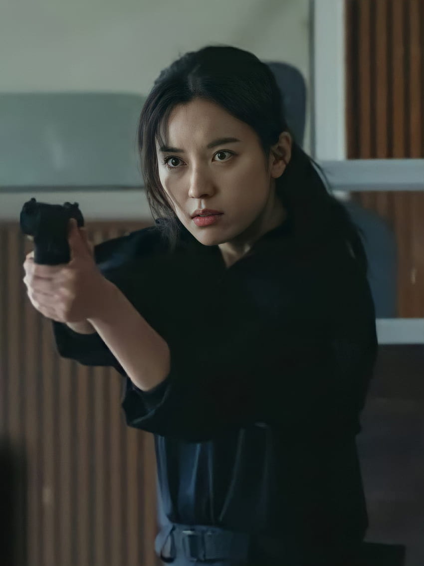 Han Hyo Joo staje się ludzkim uzbrojeniem w nowym thrillerze Kdrama z Park Hyung Sik + dzieli się szczerymi przemyśleniami na temat wyboru „szczęścia”, kdramy szczęścia Tapeta na telefon HD