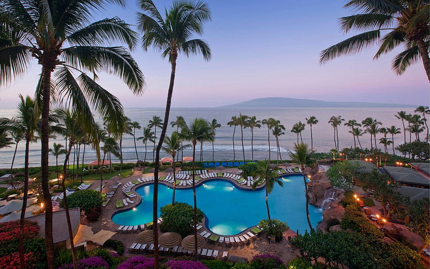 Lieux romantiques pour piscines de loisirs, palmiers, belle plage de sable, magnifique complexe Fond d'écran HD