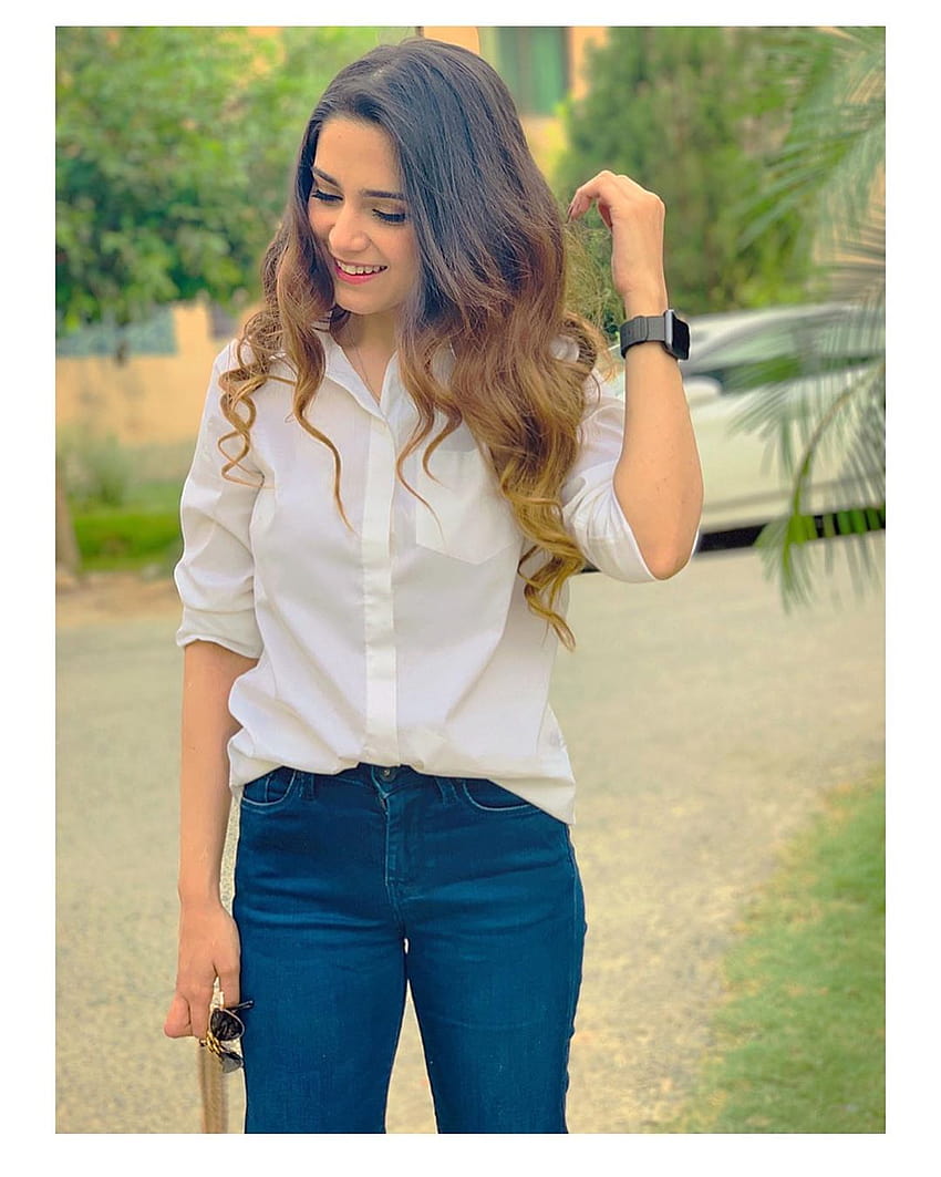 Aima Baig Enjoys Her Vacation Time In Paris [ ] HD phone wallpaper | Pxfuel