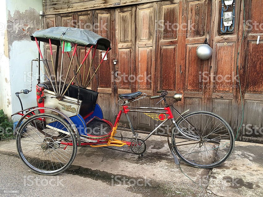 Old Fashioned Tricycle Parking In Front Of The Dilapidated Door Stock HD wallpaper