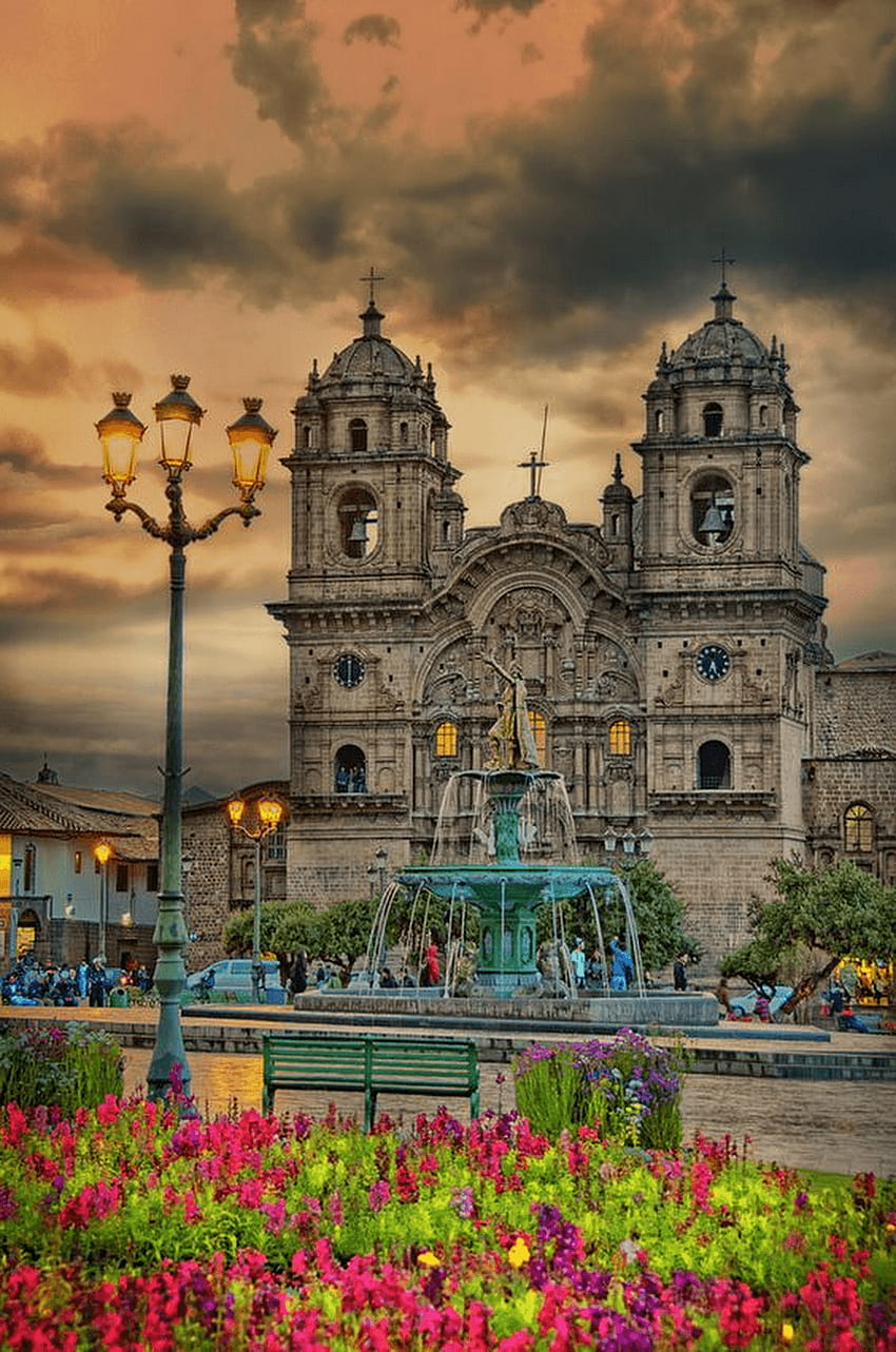 Una iglesia en la plaza en cusco peru. วอลล์เปเปอร์โทรศัพท์ HD