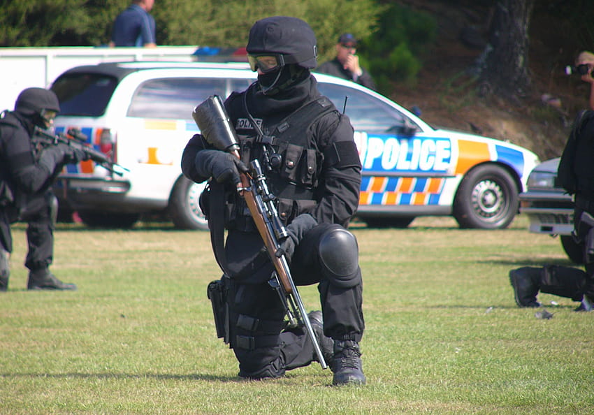 Bewaffnete Straftäter, Bundespolizei HD-Hintergrundbild