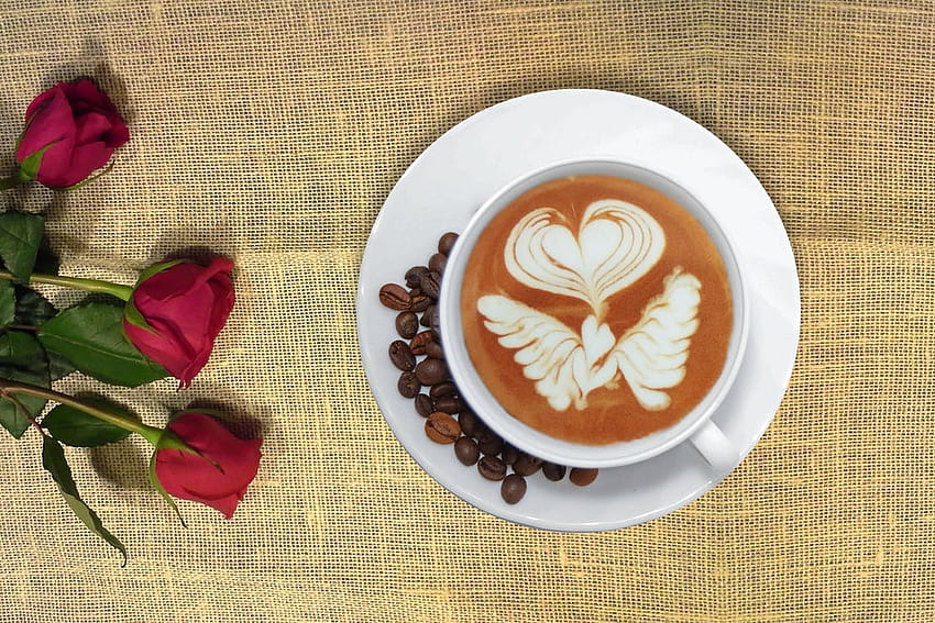 Чаша кафе на разстояние с червена роза · Букет, кафе с роза HD тапет