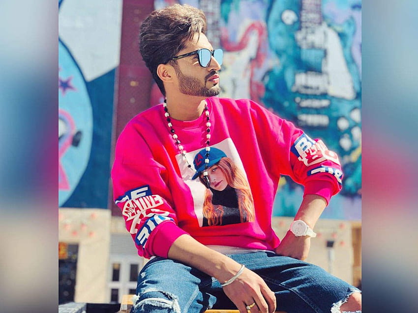 Donning the hot pink sweatshirt, Jassie Gill redefines hues of men's fashion HD wallpaper