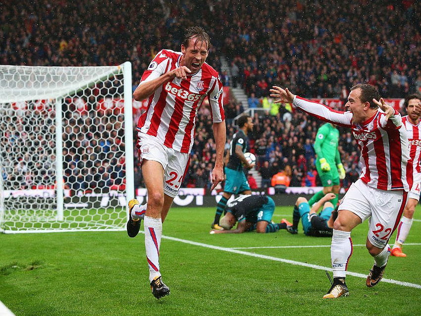 Late Crouch strike sinks Saints, peter crouch HD wallpaper