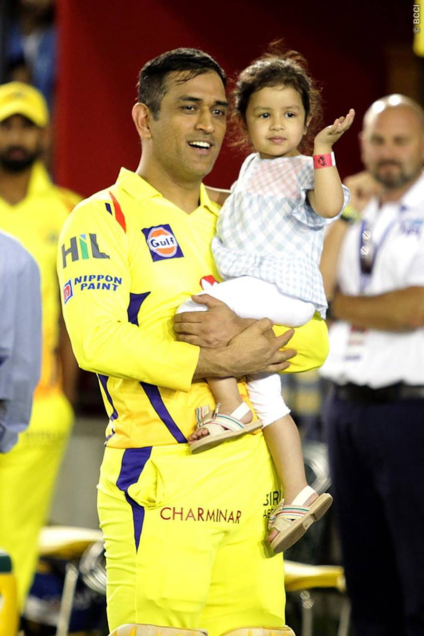 : MS Dhoni shares emotional moment with wife Sakshi, daughter, csk dhoni HD phone wallpaper