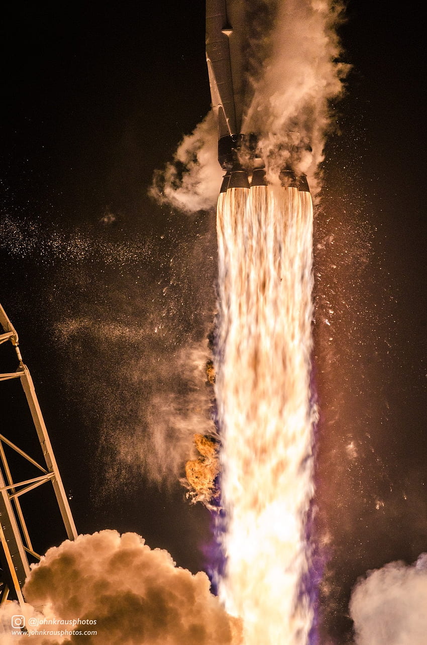 Mesin Merlin 1D Falcon 9 selama penerbangan ke-50 minggu lalu oleh John Kraus, mesin roket wallpaper ponsel HD