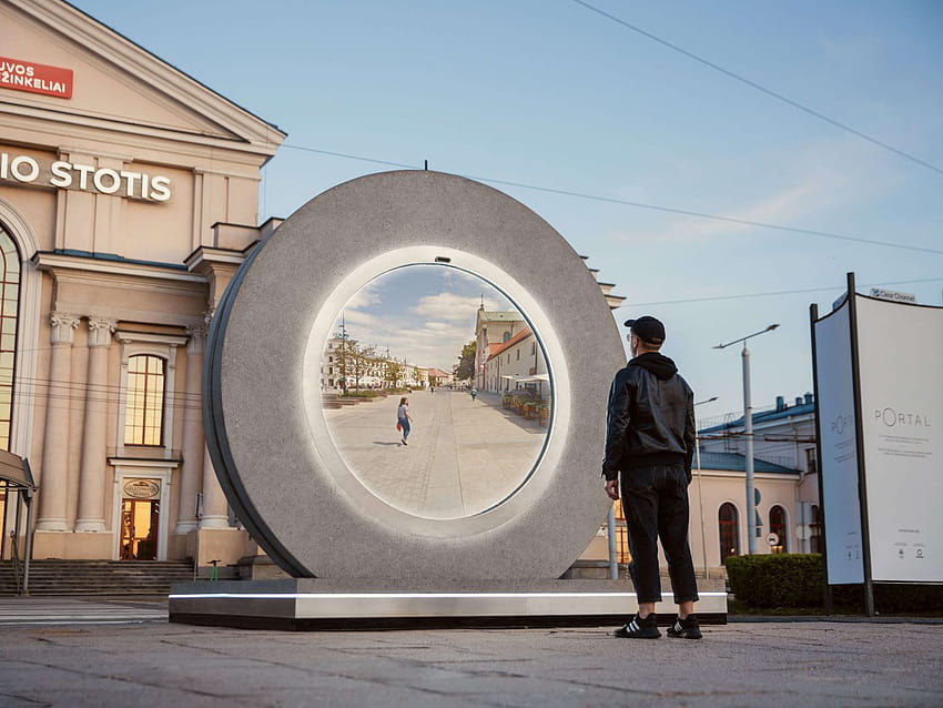 Wilno na Litwie zbudowało „portal” do innego miasta, aby pomóc ludziom pozostać w kontakcie Tapeta HD