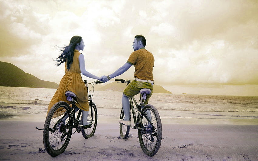 Dziewczyna, chłopak z rowerami ... wskazówka, dziewczyna i chłopak razem Tapeta HD