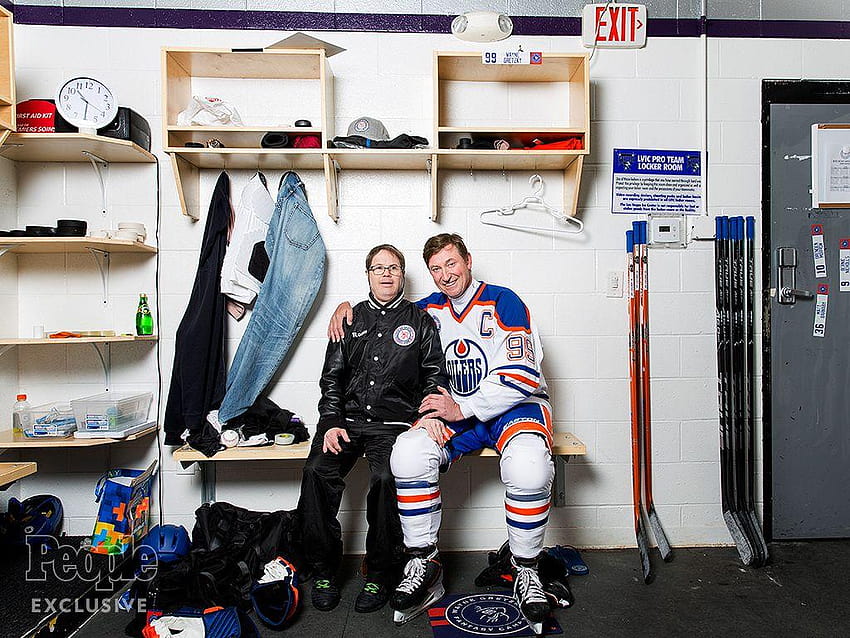 Inside Hockey Icon Wayne Gretzky's Inspiring Friendship with a Man HD wallpaper
