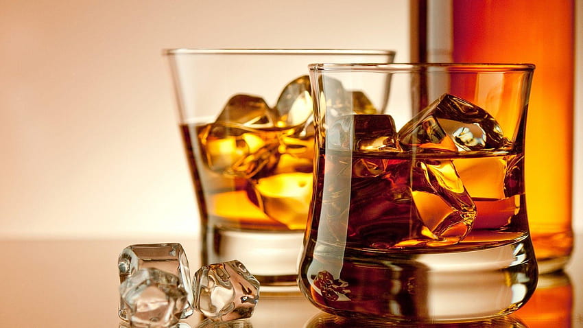 Whisky beber alcohol vasos botellas cubitos de hielo bebidas, licor fondo de pantalla