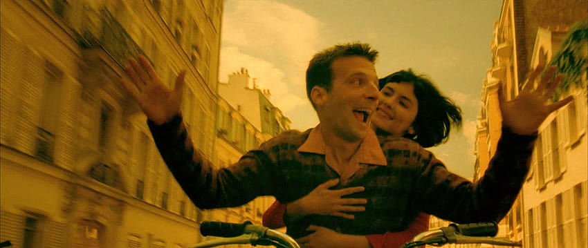 Amelie And Remy Ride Through The Streets Of Paris, amelie poulain HD wallpaper