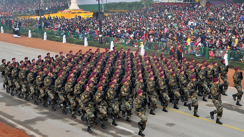 Esercito indiano del reggimento paracadutisti nella parata del giorno della Repubblica, esercito indiano Sfondo HD