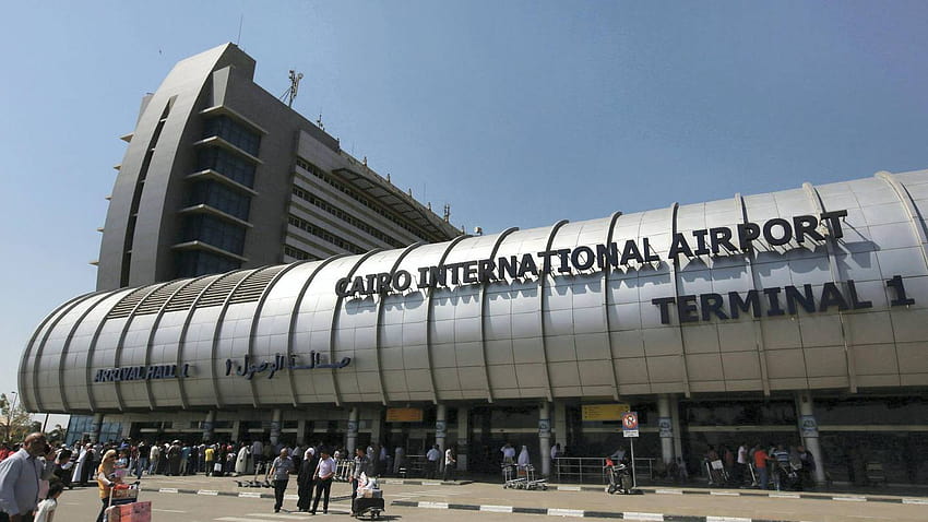 Flughafenangestellter von Kairo zu drei Jahren Gefängnis verurteilt, weil er eine Frau ohne Einwilligung grafisch dargestellt hatte, am internationalen Flughafen von Kairo HD-Hintergrundbild