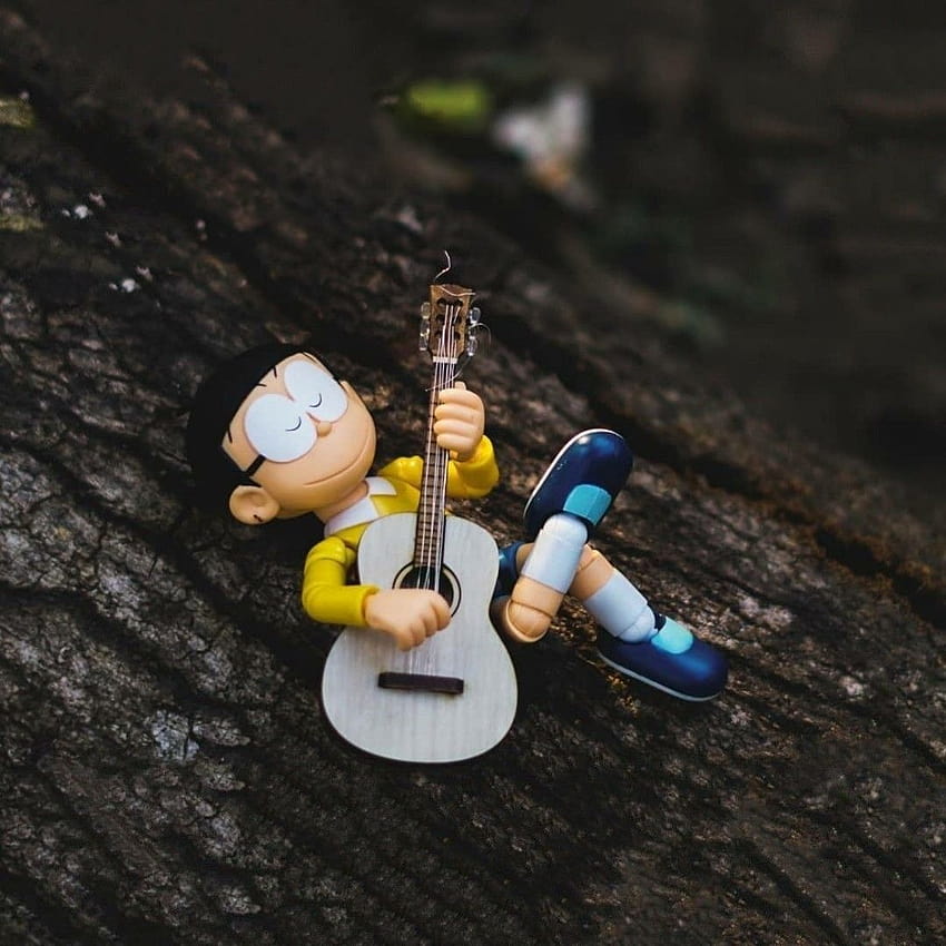Nobita doremon, nobita tocando la guitarra fondo de pantalla del teléfono