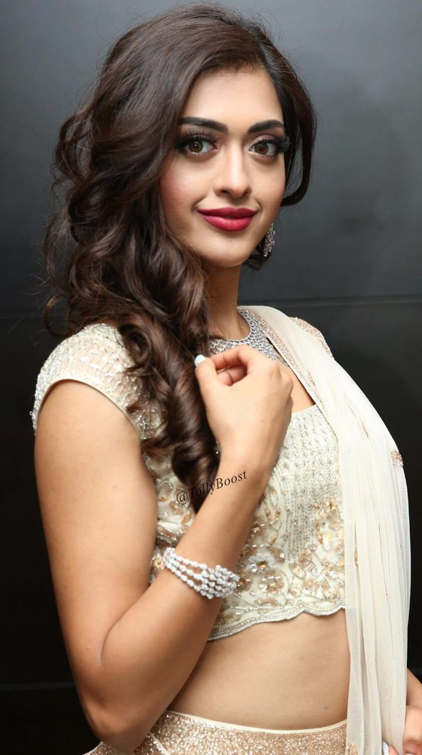 South Indian Girl Gayatri Bhardwaj 긴 머리 아름다운 눈 얼굴 클로즈업 스틸 HD 전화 배경 화면