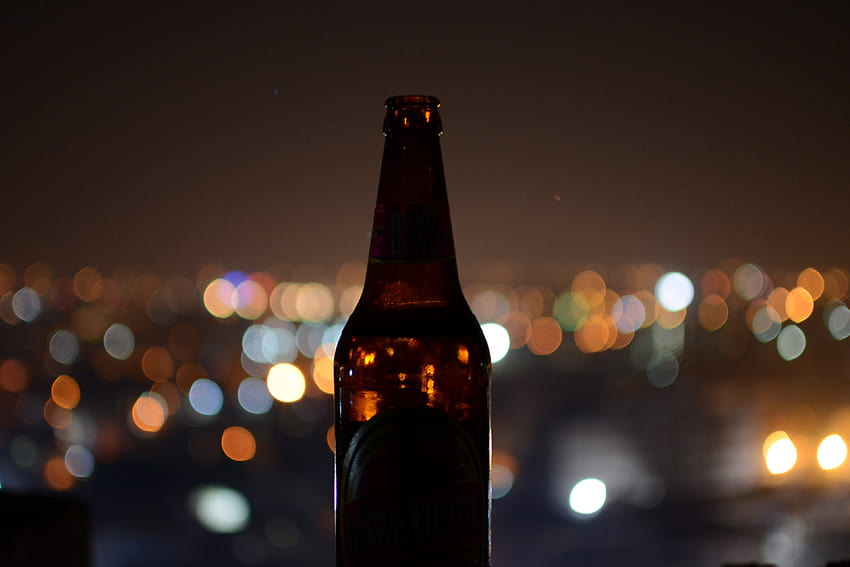 garrafa de cerveja, noite, luz, garrafa, álcool, céu, bebida, água, garrafa de vidro, cerveja, garrafa de cerveja, garrafa de cerveja papel de parede HD