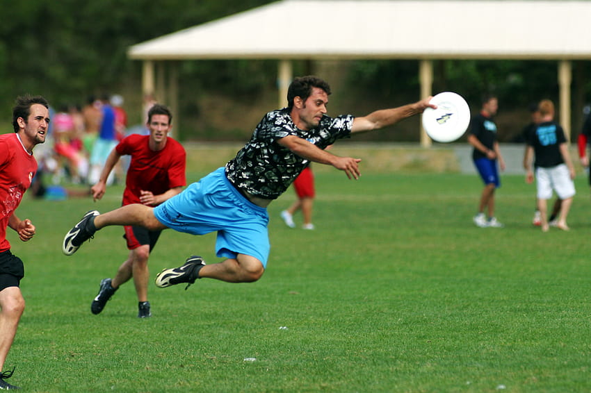 Di dischi volanti e spirito del gioco: la squadra di frisbee di Santo Stefano, il frisbee definitivo Sfondo HD