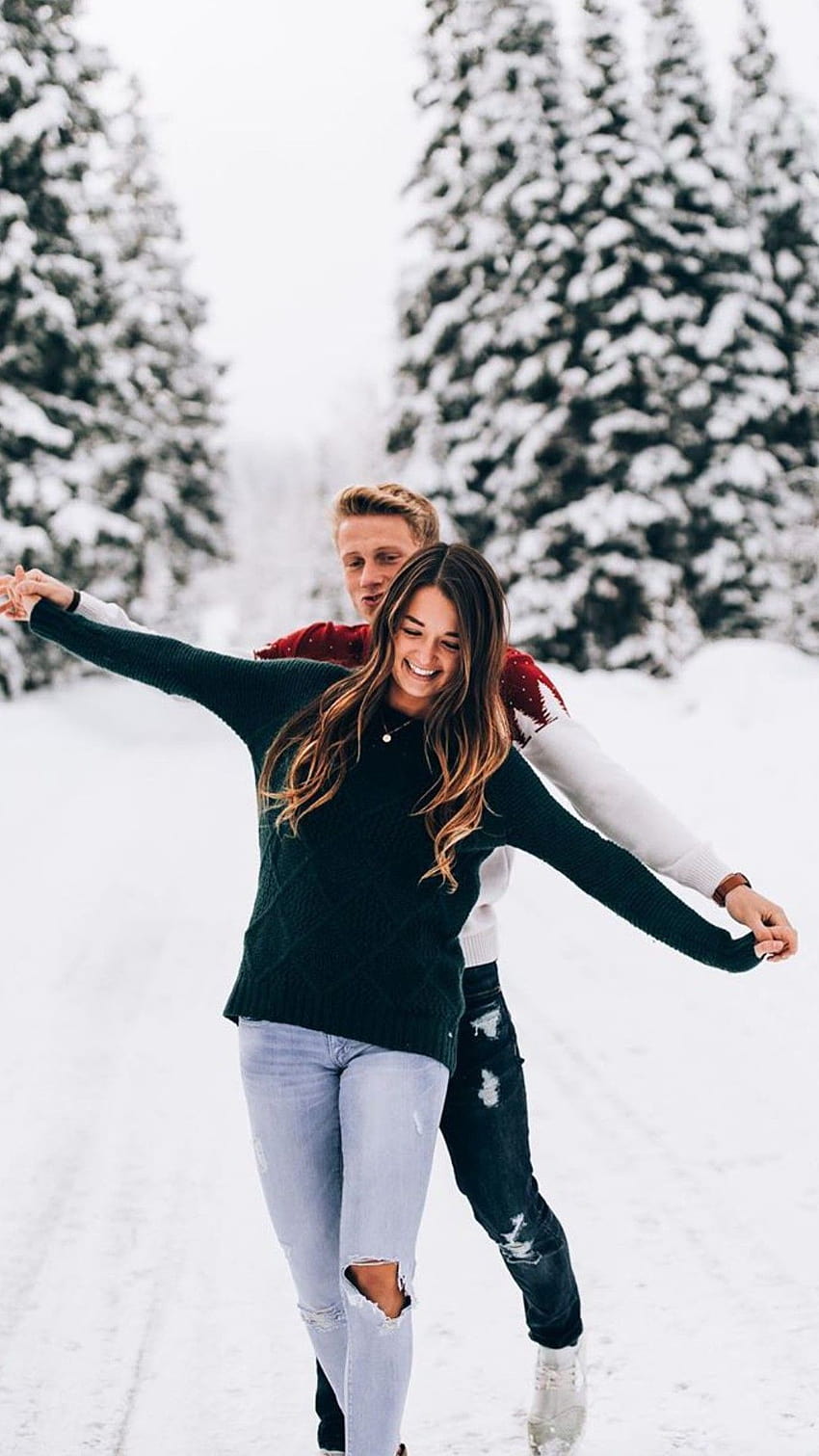 10 mushy and romantic couple shots with a snowy backdrop that you just  cannot miss! | Wedding Planning and Ideas | Wedding Blog