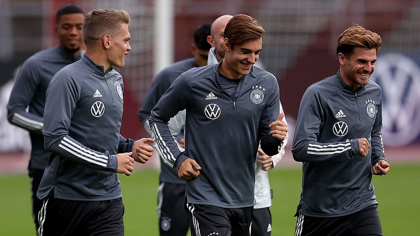 Hofmann이 코로나 바이러스 양성 반응을 보였음에도 불구하고 독일의 월드컵 예선은 계속 진행됩니다. 독일 대표팀 2021 HD 월페이퍼