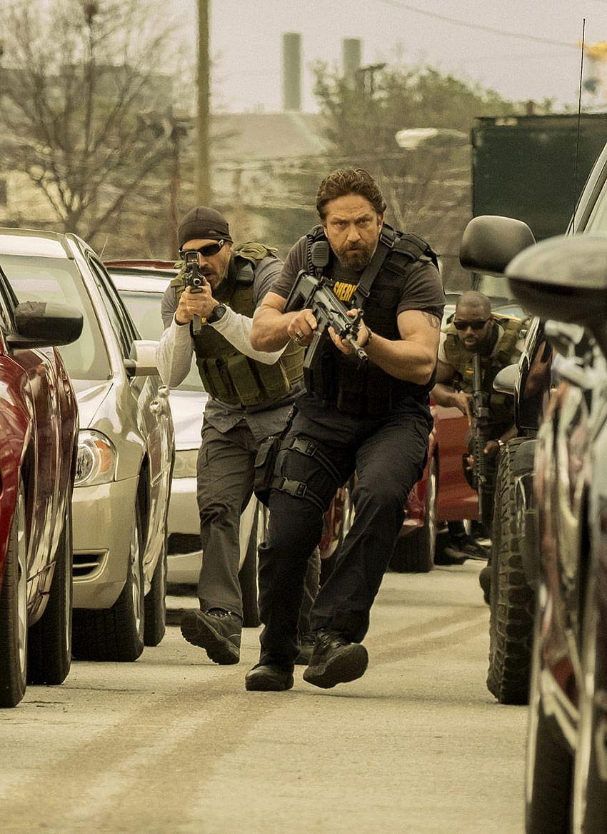 Maurice Compte and Gerard Butler star in Den Of Thieves HD phone wallpaper