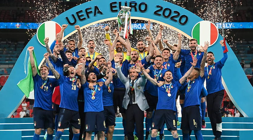 UEFAユーロ2020決勝：イングランド、イタリアUEFAユーロチャンピオン2021に勝利した後、イタリアがヨーロッパチャンピオンに輝いた 高画質の壁紙